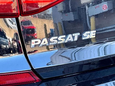 Used 2018 Volkswagen Passat 2.0T SE image 9