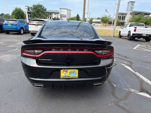 Used 2022 Dodge Charger SXT w/ Leather Interior Group RWD image 11
