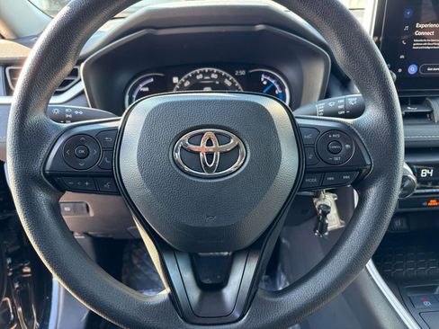 Used 2025 Toyota RAV4 LE image 27