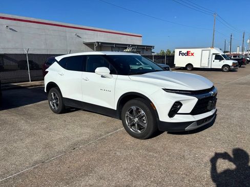 Used 2023 Chevrolet Blazer LT AWD/4WD image 3