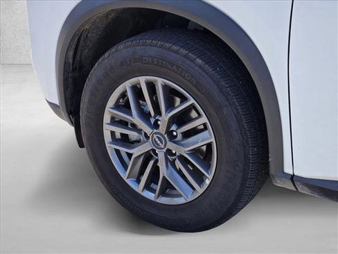 Used 2023 Nissan Rogue S image 10