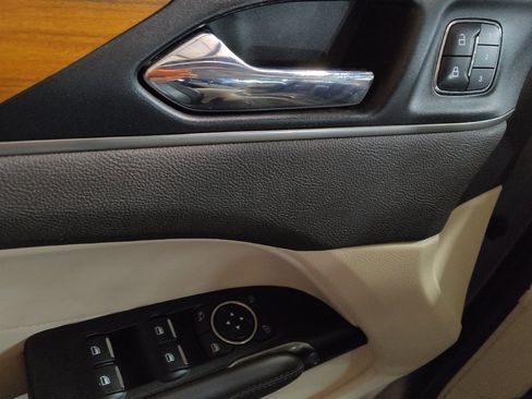 Used 2016 Lincoln MKC Reserve w/ Lincoln MKC Climate Package FWD image 27