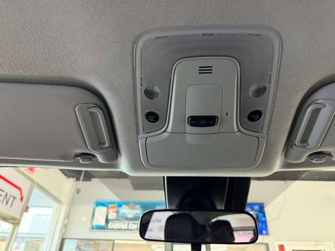 Used 2019 Toyota Prius L Eco FWD image 19