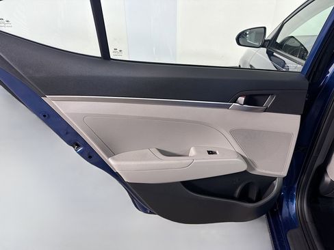 Used 2019 Hyundai Elantra SE image 25