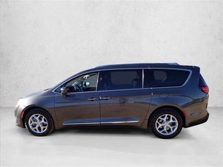 Used 2018 Chrysler Pacifica Touring-L w/ Advanced Safetytec Group FWD video 2