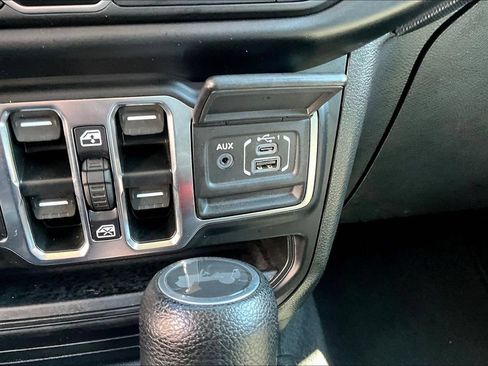 Used 2022 Jeep Wrangler Unlimited Sport AWD/4WD image 16
