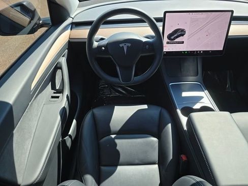 Used 2024 Tesla Model Y Long Range AWD/4WD image 4