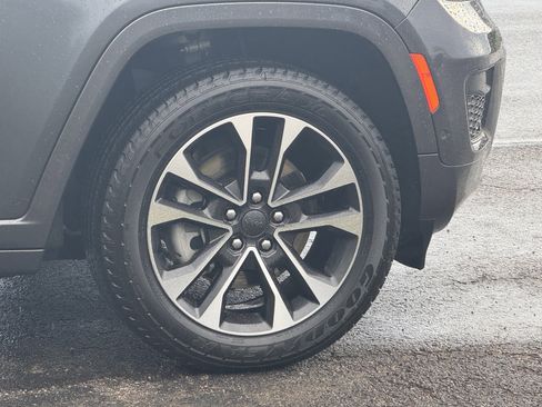 Used 2022 Jeep Grand Cherokee L Overland w/ Advanced Protech Group III image 9