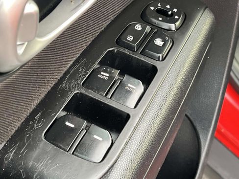 Used 2016 Kia Soul + image 27