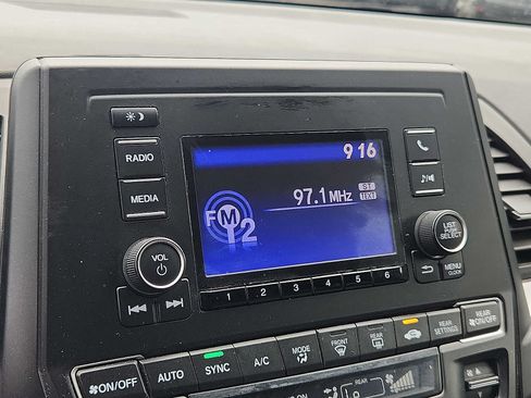 Used 2018 Honda Odyssey LX image 16