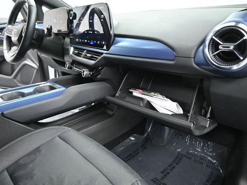 Used 2025 Chevrolet Equinox EV LT w/ Convenience Package image 30