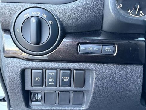 Used 2019 Nissan Titan SL w/ Midnight Edition image 5