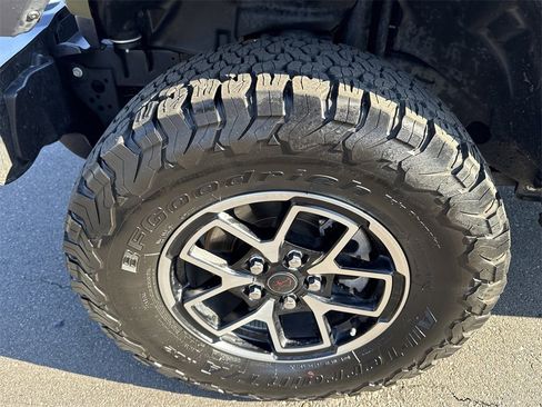 Used 2025 Jeep Wrangler Unlimited Rubicon image 15