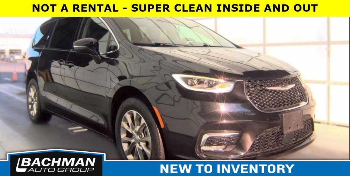 Used 2022 Chrysler Pacifica Touring-L AWD/4WD image 1