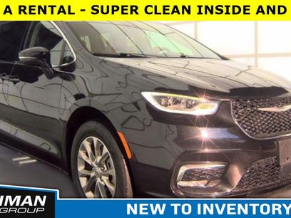 Used 2022 Chrysler Pacifica Touring-L