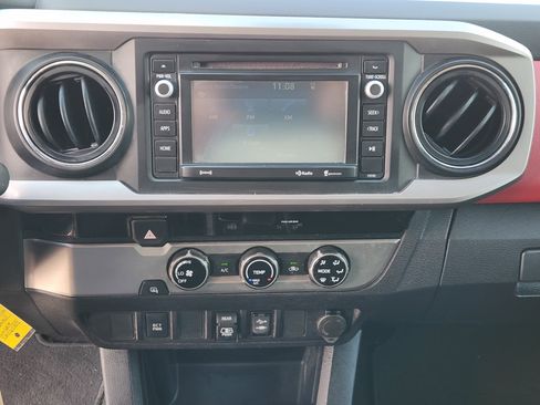 Used 2018 Toyota Tacoma SR5 RWD image 18