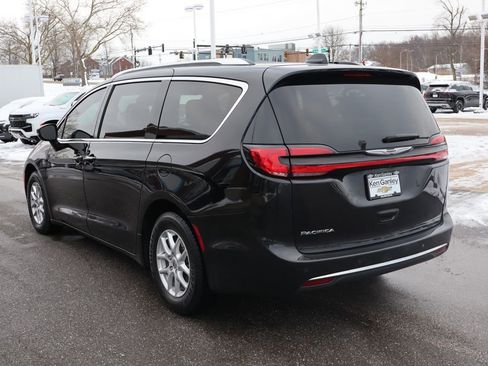 Used 2021 Chrysler Pacifica Touring-L w/ Uconnect Theater Family Group image 31