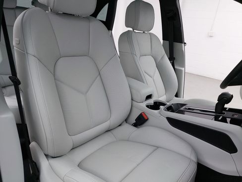 New 2026 Porsche Macan image 12