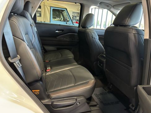 Used 2024 Nissan Pathfinder Platinum w/ Cargo Package image 21