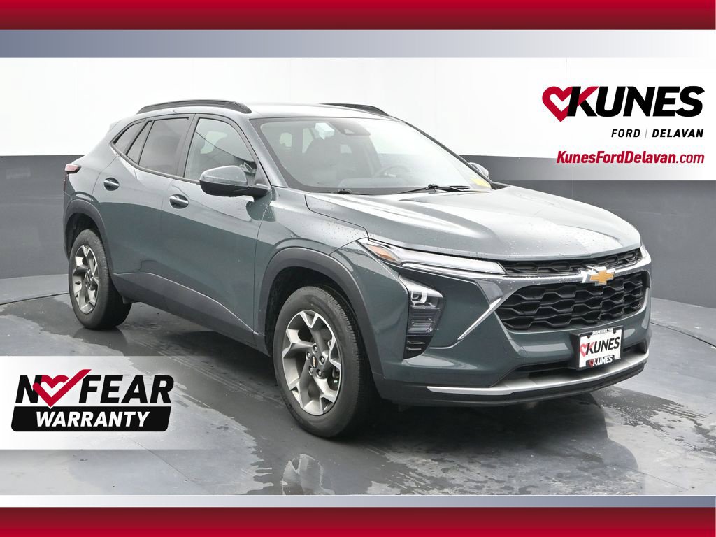 Used 2025 Chevrolet Trax LT FWD image 1