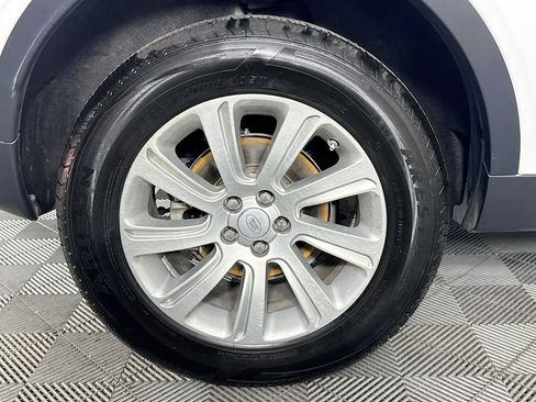 Used 2019 Land Rover Discovery Sport SE AWD/4WD image 32