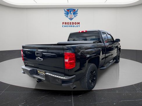 Used 2018 Chevrolet Silverado 1500 LT w/ Midnight Edition image 6