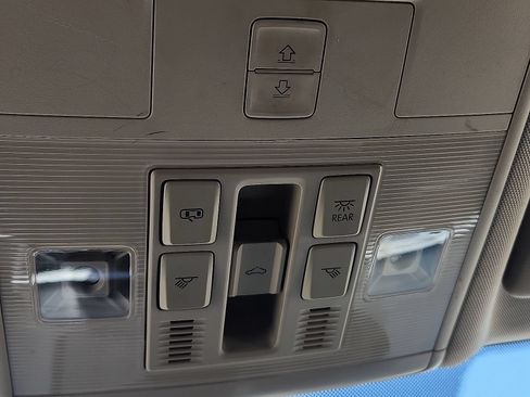 Used 2022 Volkswagen Atlas SE w/ Panoramic Sunroof Package FWD image 22