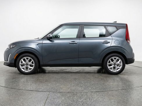 Used 2025 Kia Soul LX w/ LX Technology Package FWD image 5