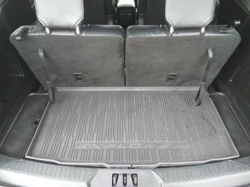 Used 2020 Ford Explorer XLT w/ Equipment Group 202A image 8