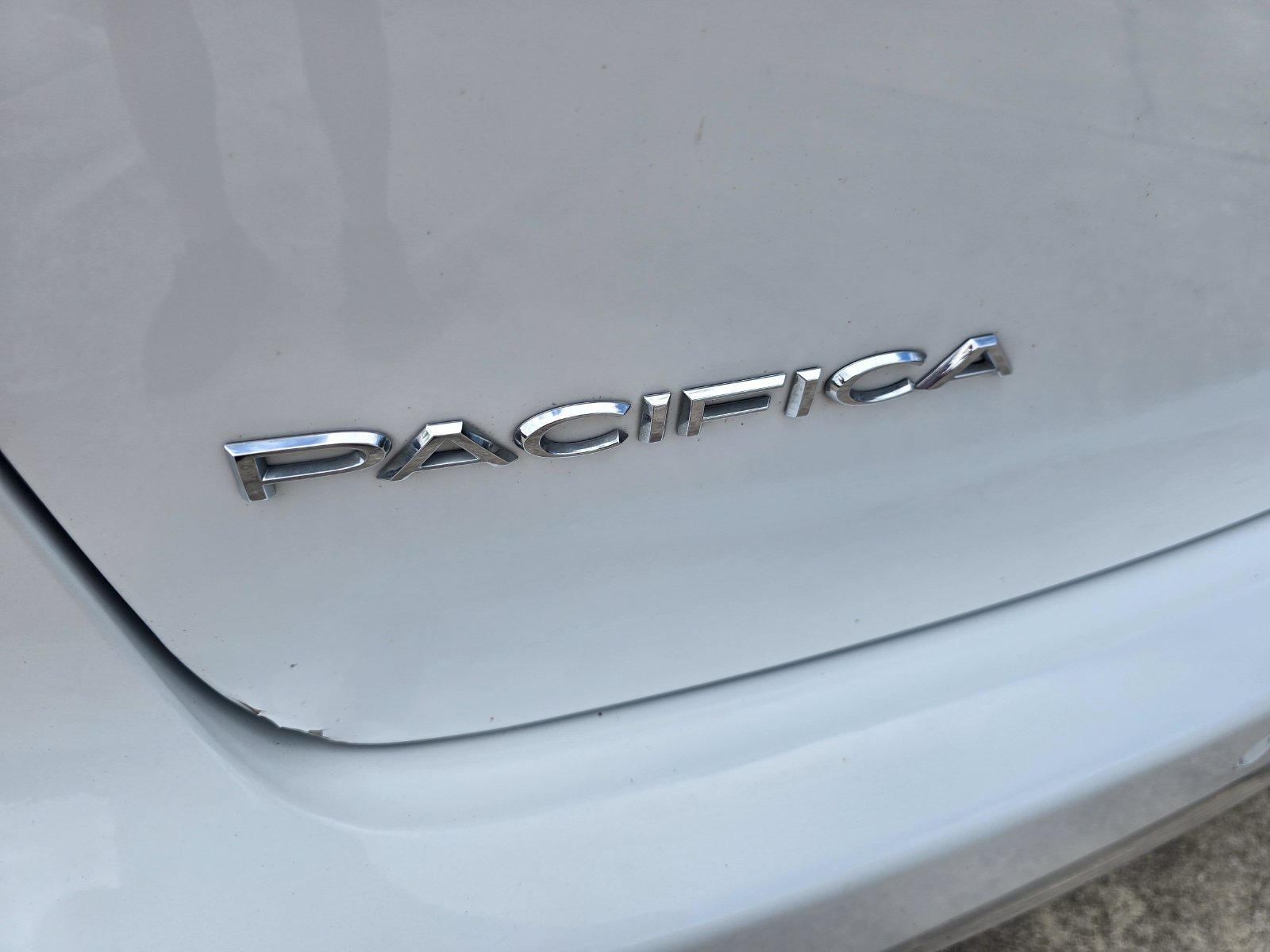 Used 2024 Chrysler Pacifica Limited FWD image 16