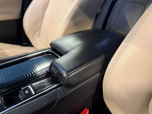 Used 2018 Jaguar F-PACE Premium image 13