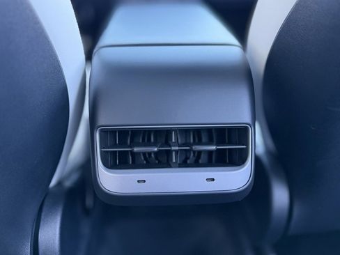 Used 2022 Tesla Model Y Long Range image 48