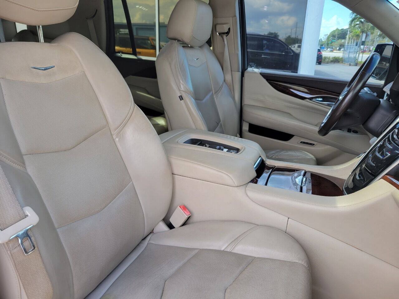 Used 2015 Cadillac Escalade Luxury RWD image 10