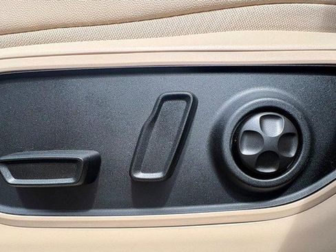 Used 2025 Jeep Grand Cherokee Limited w/ Luxury Tech Group II image 30