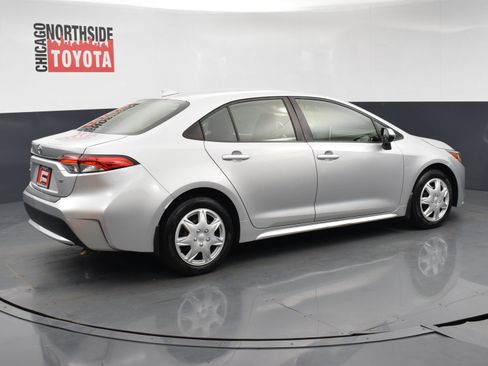 Used 2021 Toyota Corolla LE FWD image 4