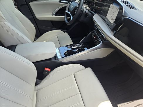 Used 2025 Audi Q5 Premium Plus w/ Premium Plus AWD/4WD image 18