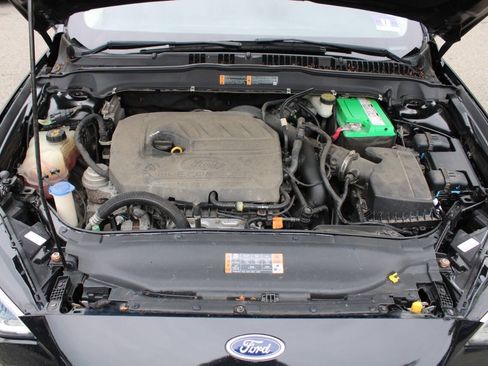 Used 2017 Ford Fusion SE w/ Fusion SE Technology Package FWD image 14