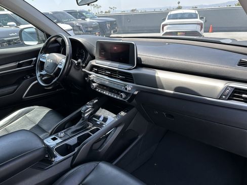 Certified 2022 Kia Telluride S FWD image 16