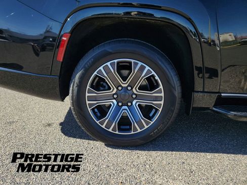 Used 2024 Jeep Wagoneer L Series II w/ Flexible Seating Group image 30