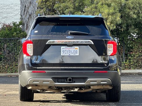 Certified 2022 Ford Explorer XLT w/ Equipment Group 202A image 4