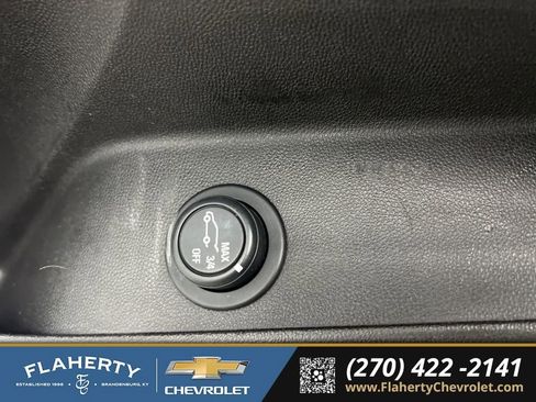 Used 2020 Chevrolet Equinox LT w/ Driver Convenience Package image 23