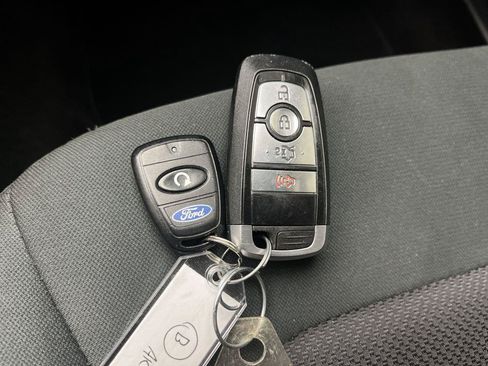 Used 2017 Ford Fusion SE w/ Fusion SE Technology Package FWD image 25