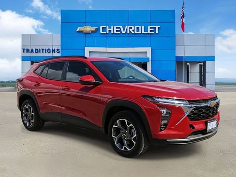 New 2026 Chevrolet Trax LT w/ Driver Confidence Package FWD image 2