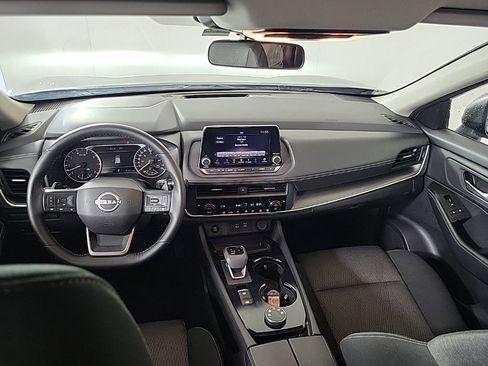 Used 2025 Nissan Rogue SV image 10