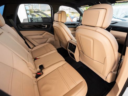 Used 2019 Porsche Cayenne AWD/4WD image 27