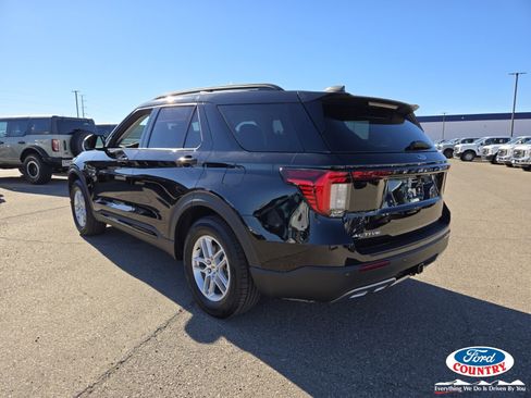 New 2026 Ford Explorer Active w/ Active Comfort Package image 3