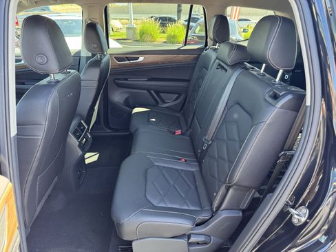 Used 2026 Volkswagen Atlas SE FWD image 32