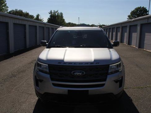 Used 2019 Ford Explorer XLT w/ Equipment Group 202A AWD/4WD image 3