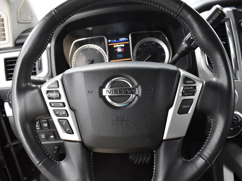 Used 2019 Nissan Titan PRO-4X w/ Pro-4x Convenience Package AWD/4WD image 16