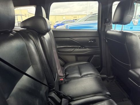 Used 2018 Mitsubishi Outlander LE image 6